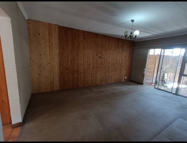 1 BEDROOM FLAT TO LET IN FLORA GARDENS